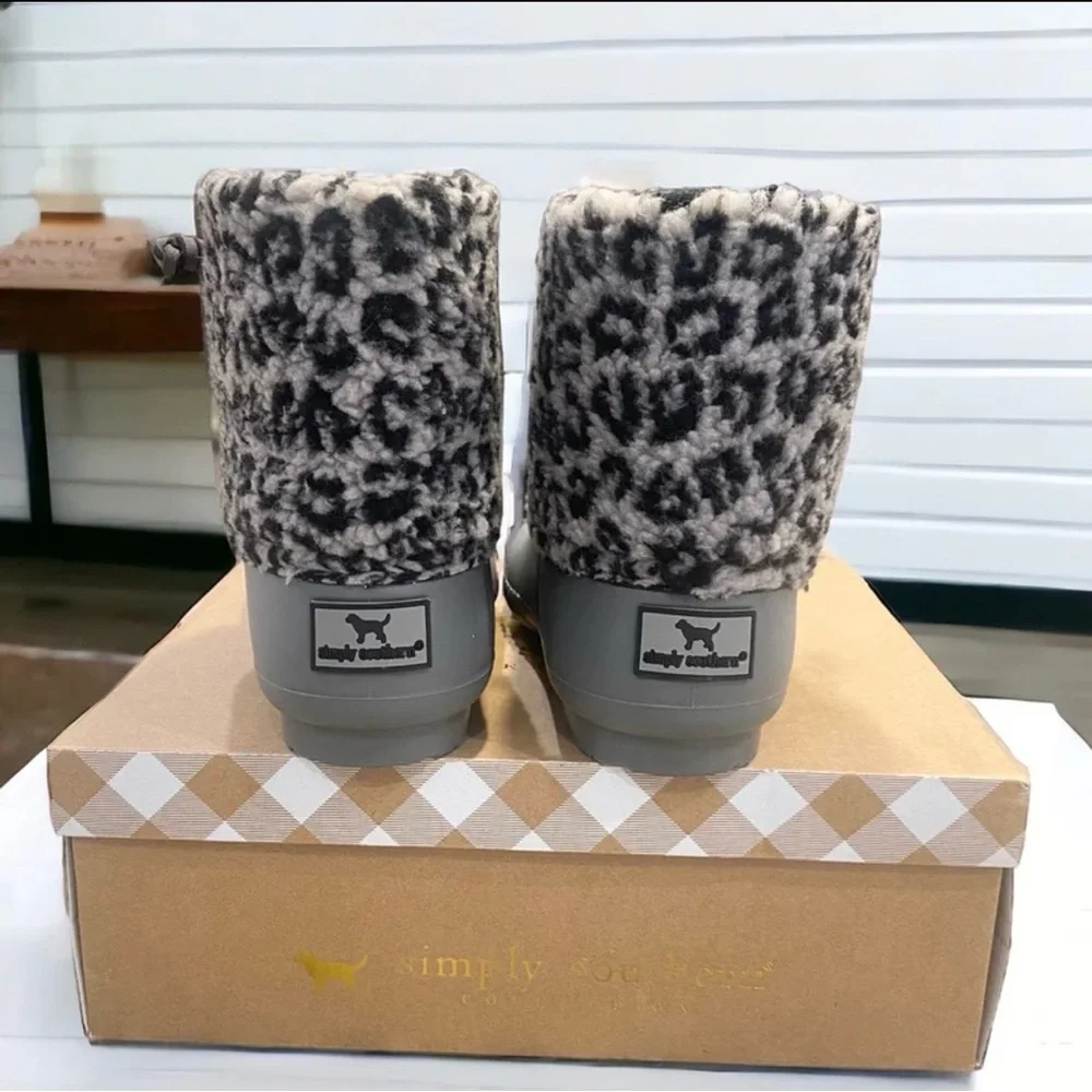 NEW Simply Southern Women’s Gray/Black Duck Boots - Size 7